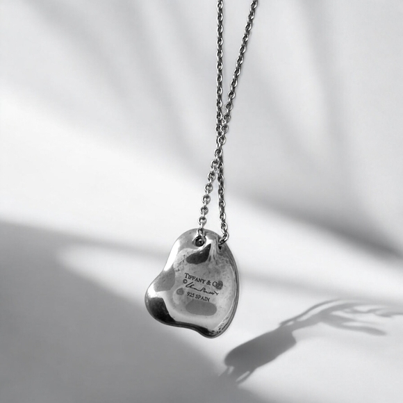Tiffany & Co. Elsa Peretti® Small Bean® Pendant Necklace - Picture 5 of 12